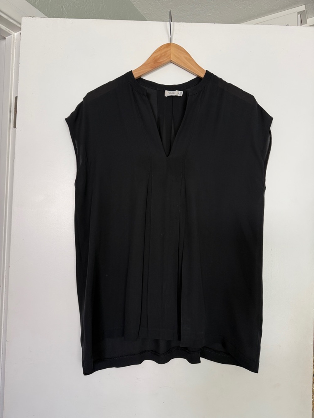 Vince Black Cap-Sleeve Silk V-Neck Pleat Front Blouse